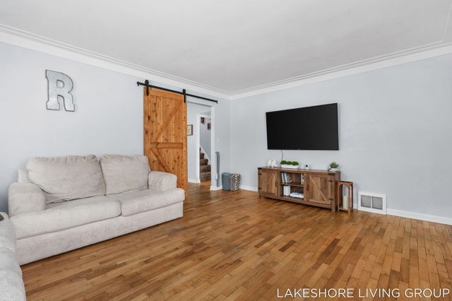 112 E 40th Street, Holland City, MI 49423