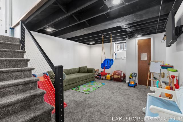 112 E 40th Street, Holland City, MI 49423