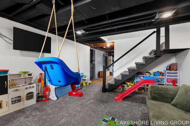 112 E 40th Street, Holland City, MI 49423