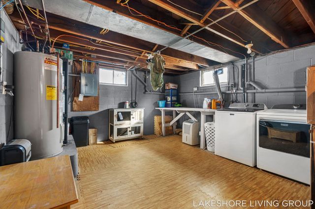 112 E 40th Street, Holland City, MI 49423