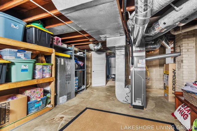 112 E 40th Street, Holland City, MI 49423