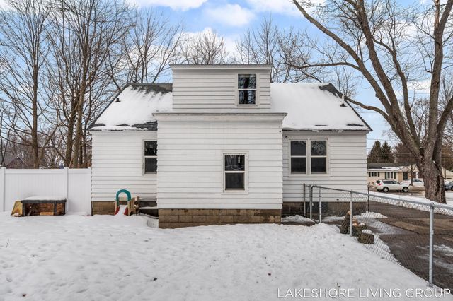 112 E 40th Street, Holland City, MI 49423