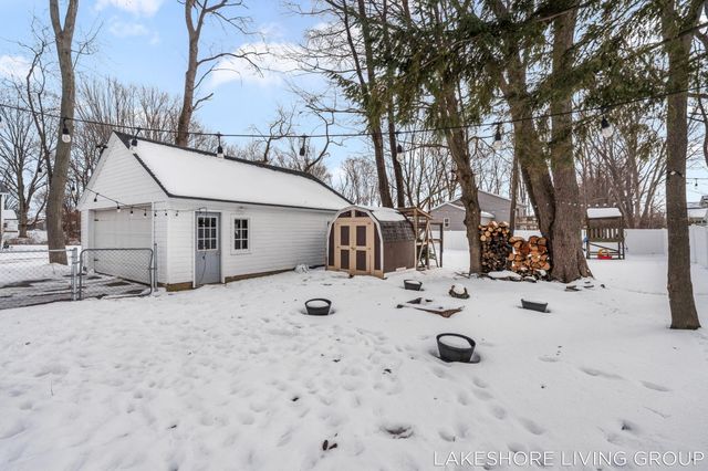 112 E 40th Street, Holland City, MI 49423