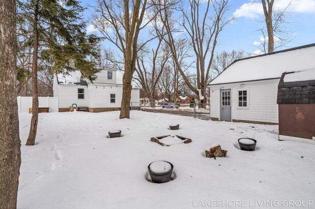 112 E 40th Street, Holland City, MI 49423