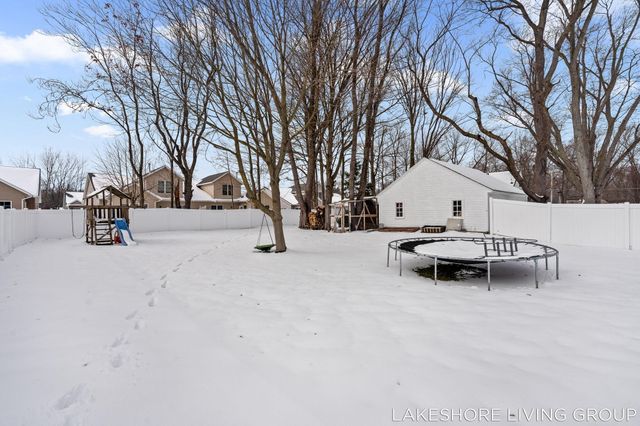 112 E 40th Street, Holland City, MI 49423