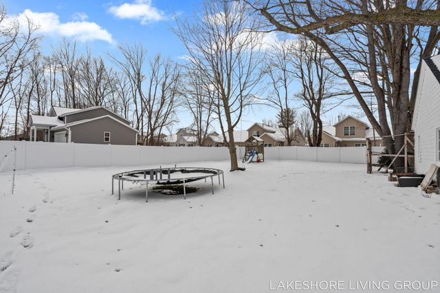 112 E 40th Street, Holland City, MI 49423