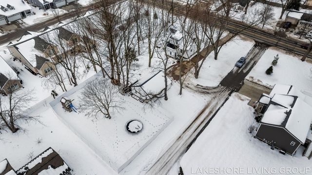 112 E 40th Street, Holland City, MI 49423