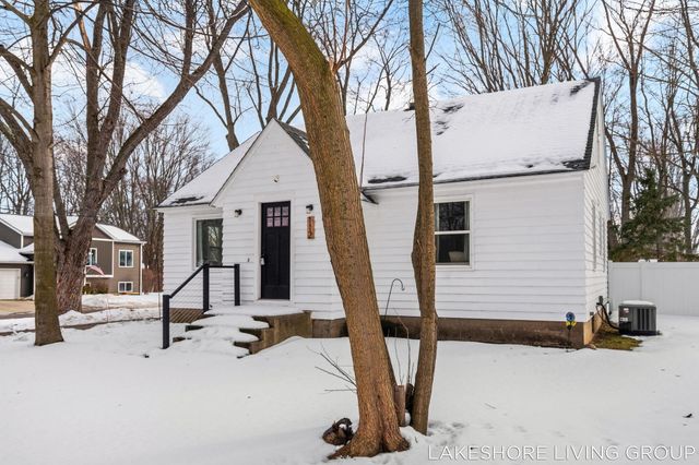 112 E 40th Street, Holland City, MI 49423