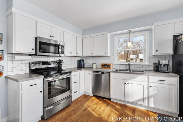 112 E 40th Street, Holland City, MI 49423