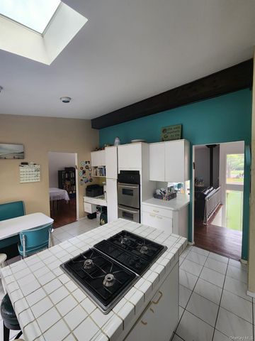 8 Keri Lane, Spring Valley, NY 10977