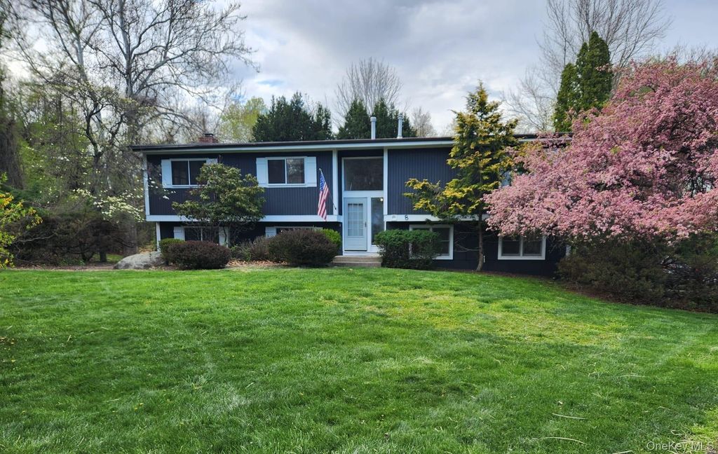 8 Keri Lane, Spring Valley, NY 10977