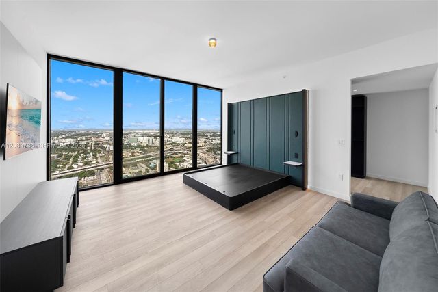 20 NE 11 Street 5204, Miami Beach, FL 33139