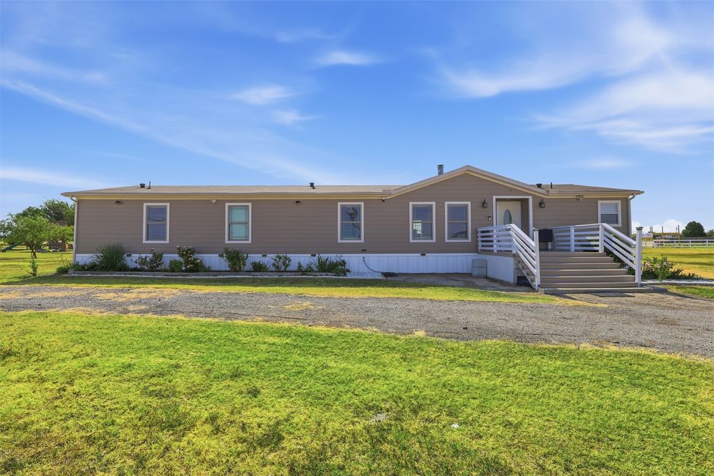 5812 Black Springs Lane, Joshua, TX 76058 — exterior