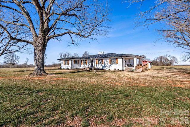2432 Holcomb Road, Yadkinville, NC 27055