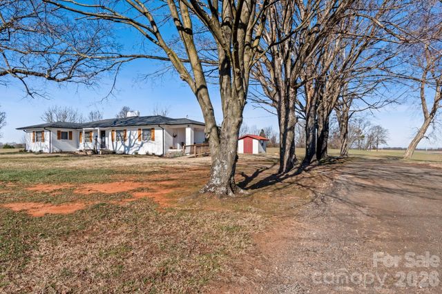 2432 Holcomb Road, Yadkinville, NC 27055