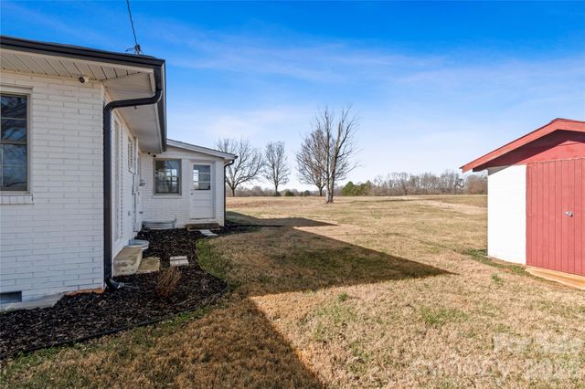 2432 Holcomb Road, Yadkinville, NC 27055