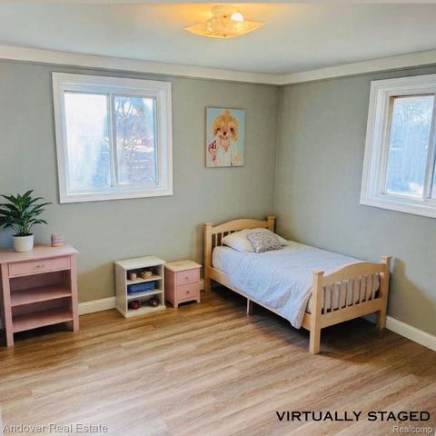 29239 Cambridge Street, Garden City, MI 48135