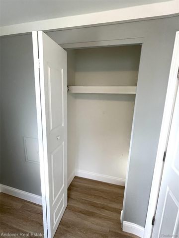 29239 Cambridge Street, Garden City, MI 48135