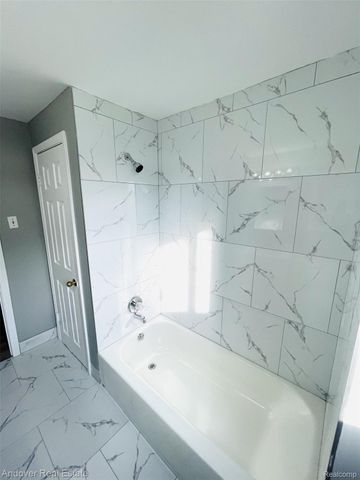 29239 Cambridge Street, Garden City, MI 48135