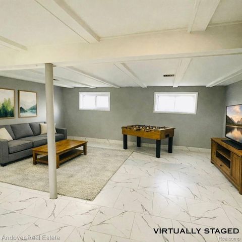 29239 Cambridge Street, Garden City, MI 48135