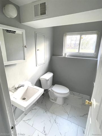 29239 Cambridge Street, Garden City, MI 48135