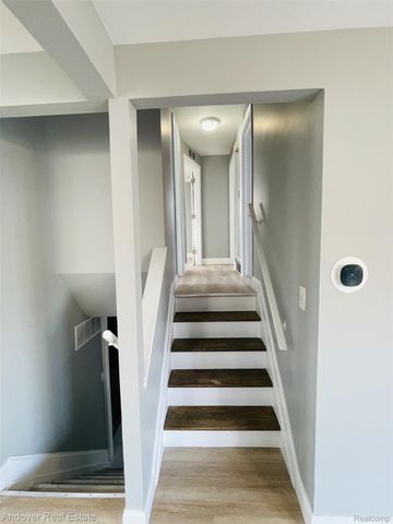 29239 Cambridge Street, Garden City, MI 48135