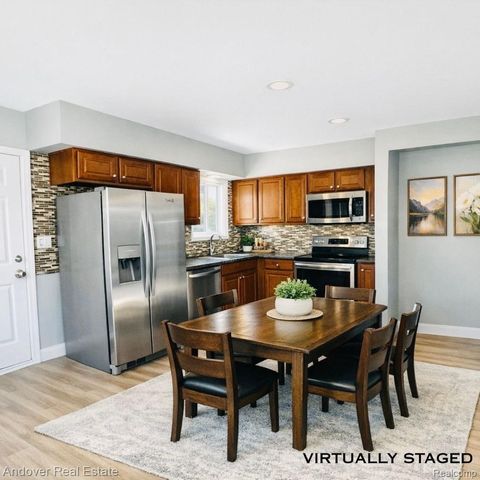 29239 Cambridge Street, Garden City, MI 48135