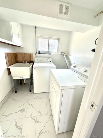 29239 Cambridge Street, Garden City, MI 48135