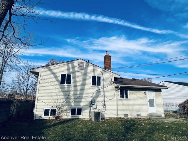 29239 Cambridge Street, Garden City, MI 48135