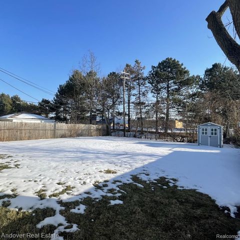 29239 Cambridge Street, Garden City, MI 48135