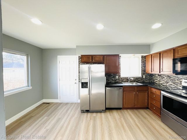 29239 Cambridge Street, Garden City, MI 48135