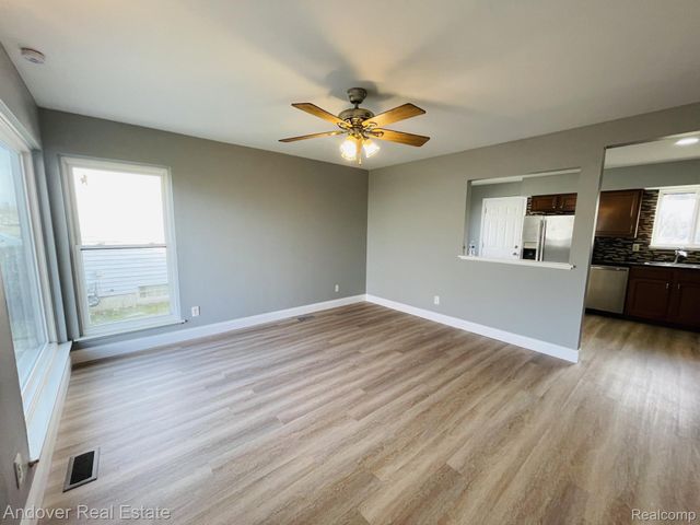 29239 Cambridge Street, Garden City, MI 48135