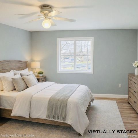 29239 Cambridge Street, Garden City, MI 48135