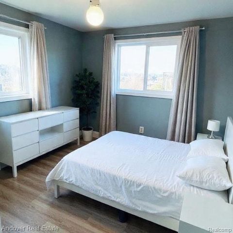 29239 Cambridge Street, Garden City, MI 48135