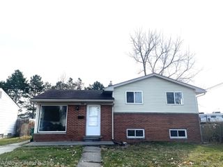29239 Cambridge Street, Garden City, MI 48135
