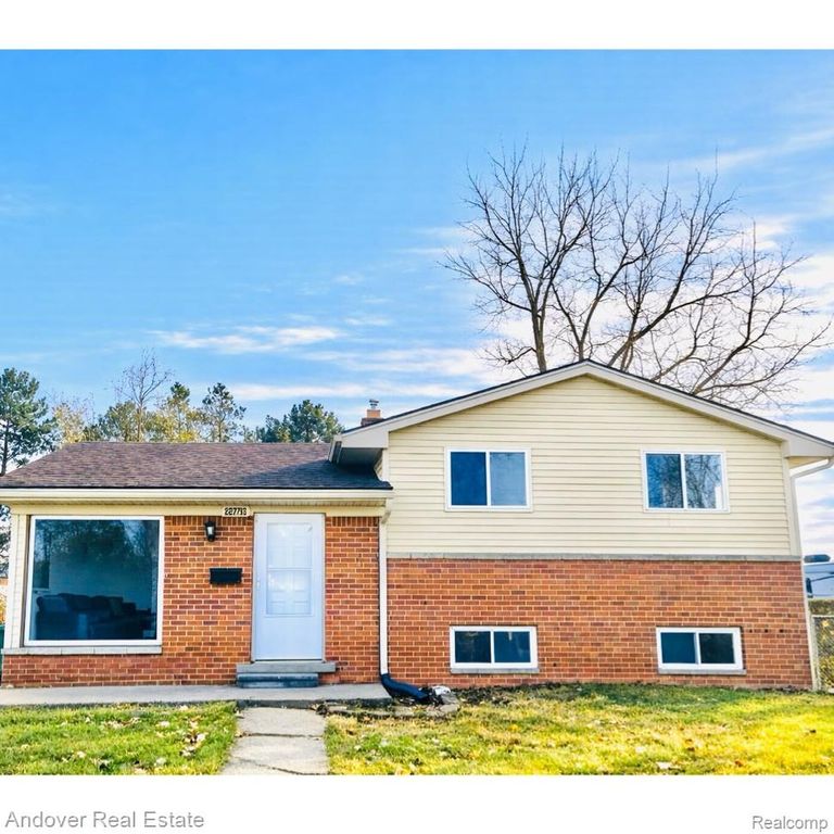 29239 Cambridge Street, Garden City, MI 48135