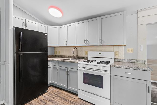 194 Buckley Rd Unit 130, Weare, NH 03281