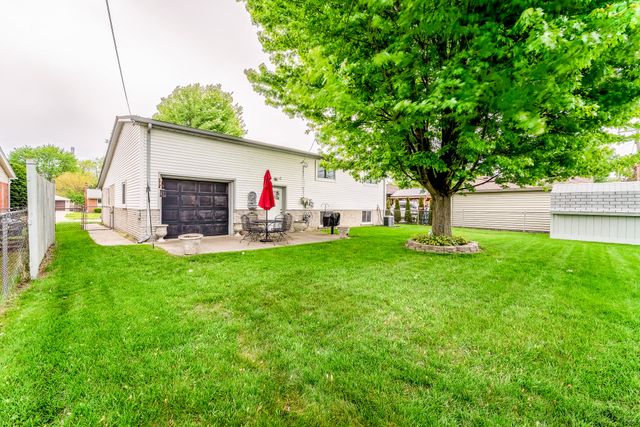 11109 S Maplelawn Avenue, Taylor, MI 48180