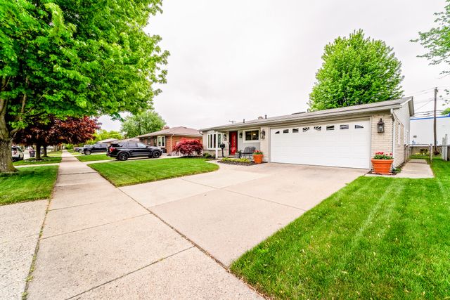 11109 S Maplelawn Avenue, Taylor, MI 48180