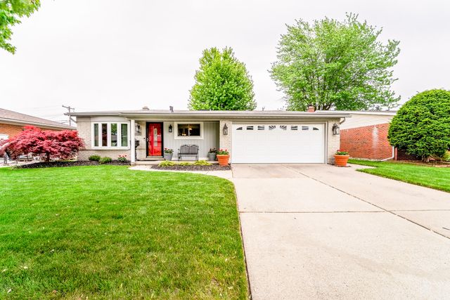 11109 S Maplelawn Avenue, Taylor, MI 48180