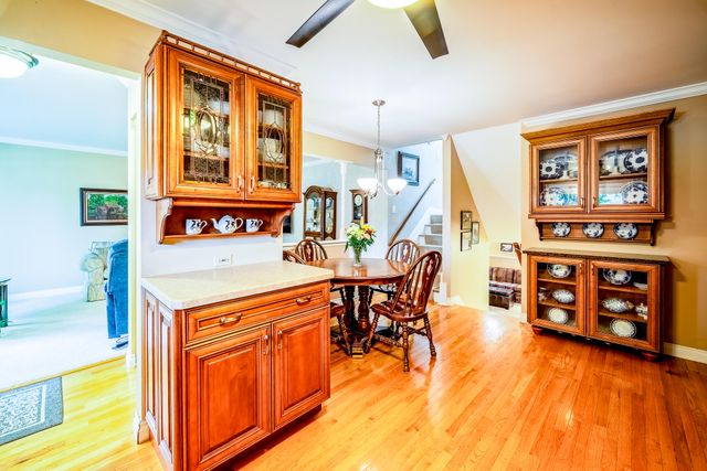 11109 S Maplelawn Avenue, Taylor, MI 48180