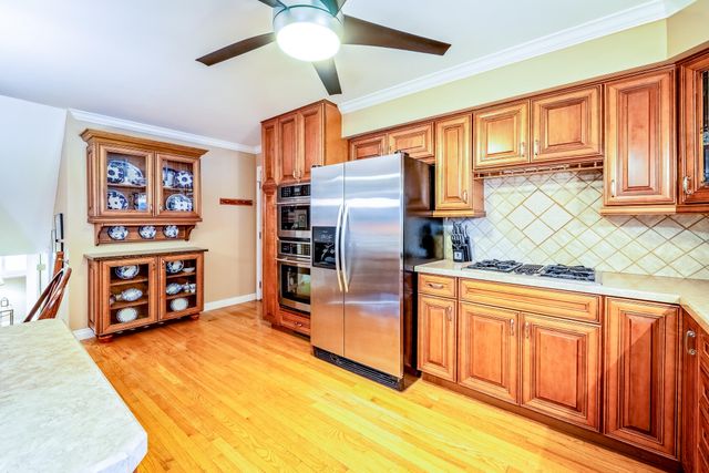 11109 S Maplelawn Avenue, Taylor, MI 48180