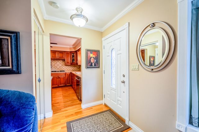 11109 S Maplelawn Avenue, Taylor, MI 48180