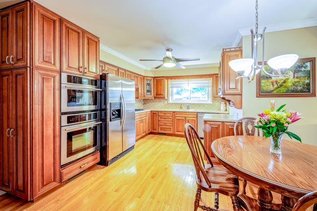 11109 S Maplelawn Avenue, Taylor, MI 48180