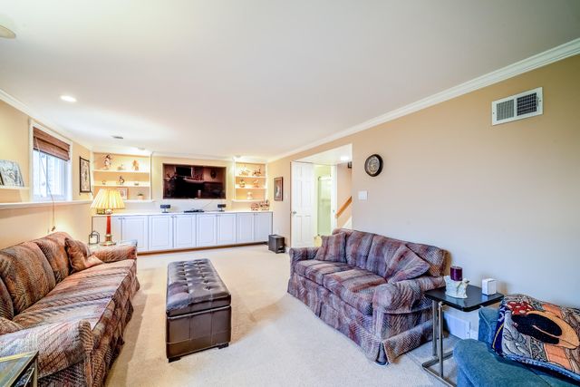 11109 S Maplelawn Avenue, Taylor, MI 48180