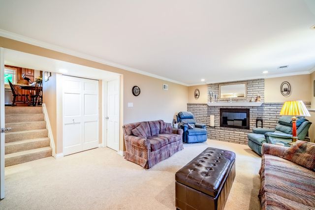 11109 S Maplelawn Avenue, Taylor, MI 48180