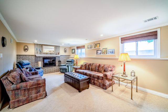 11109 S Maplelawn Avenue, Taylor, MI 48180