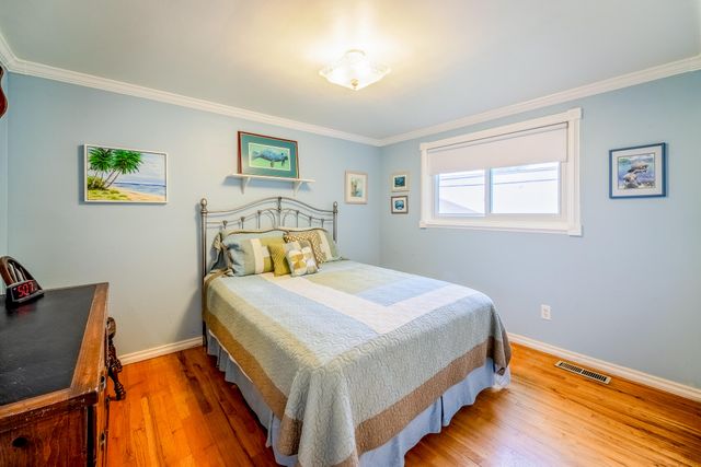 11109 S Maplelawn Avenue, Taylor, MI 48180