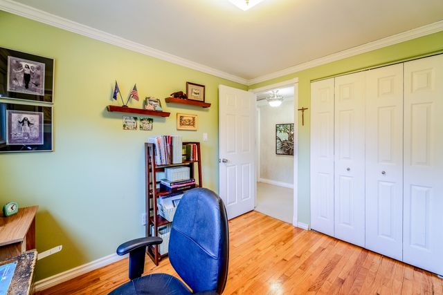 11109 S Maplelawn Avenue, Taylor, MI 48180