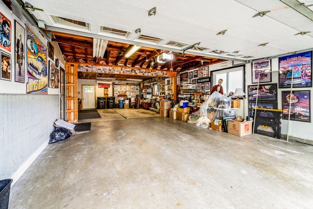 11109 S Maplelawn Avenue, Taylor, MI 48180